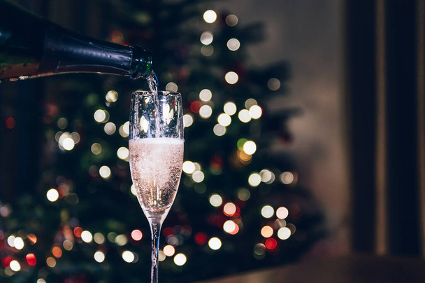 Рождество или новогодняя вечеринка с шампанским - Фото, изображение