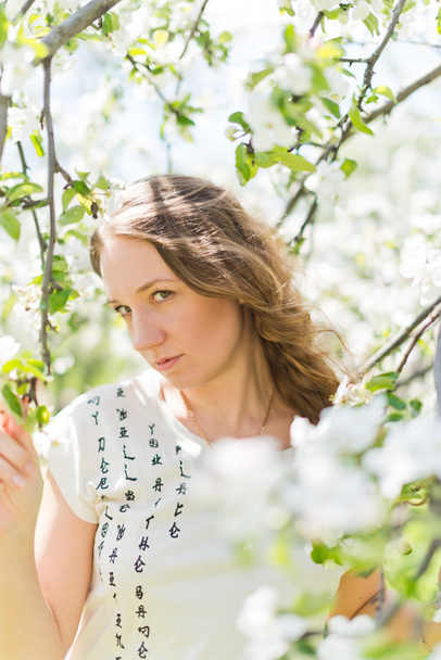Girl with apple blossom - Fotó, kép