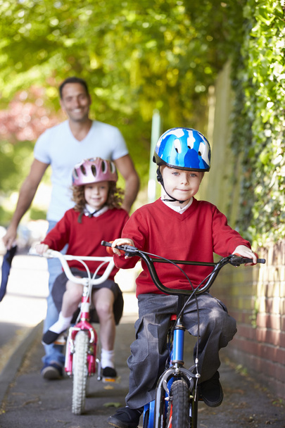 Children Riding Bikes - Fotó, kép
