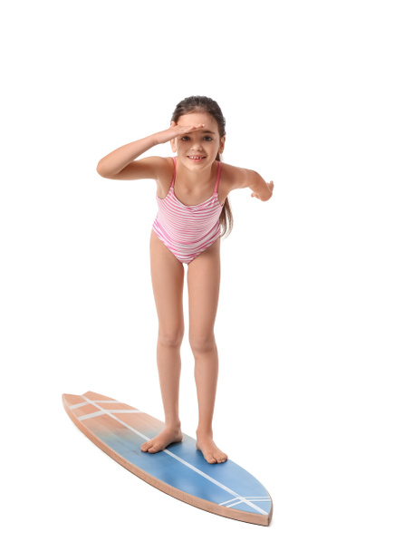 Милая маленькая девочка с доской для серфинга на белом фоне - Фото, изображение