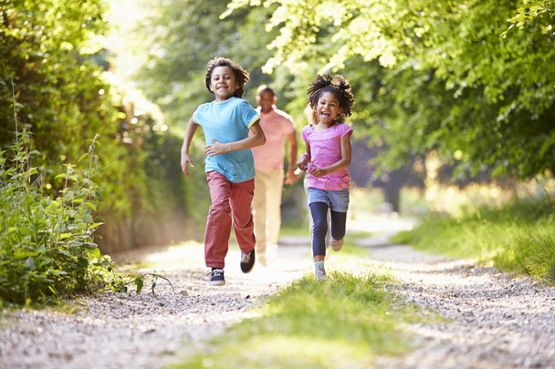 Children Running In Countryside - 写真・画像