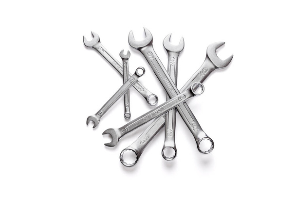 Набір комбінованих хромованих ванадієвих гайкових ключів ізольовано на білому тлі
 - Фото, зображення