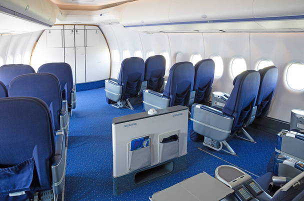Sitze der Business Class im Flugzeug, selektiver Fokus - Foto, Bild