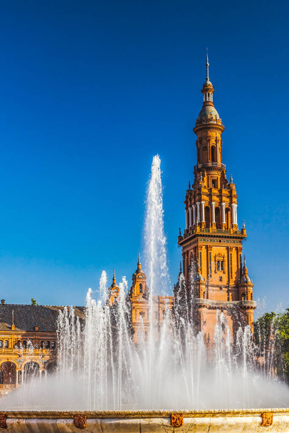 Tower Fountain Plaza de Espana Spain Square Towers Seville Andalusia Spain.  Built in 1928 for Ibero American Exposition in Maria Luisa Park - Foto, Imagen
