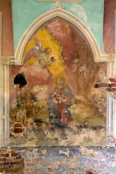 pintura de las paredes de una iglesia ortodoxa abandonada, Rusia, Vladimirovo tratado, construido en 1809 actualmente el templo está abandonado - Foto, Imagen
