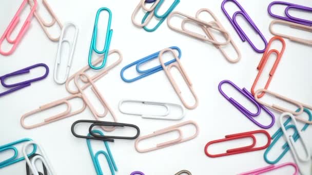 Colorful paper clips rotating - Footage, Video