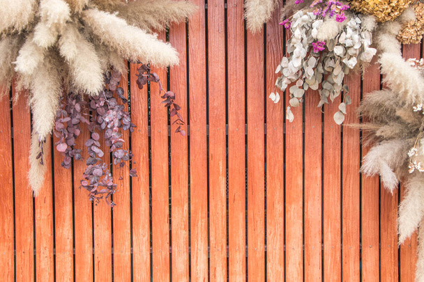 сушені квіти на дерев'яних боях для фону
 - Фото, зображення