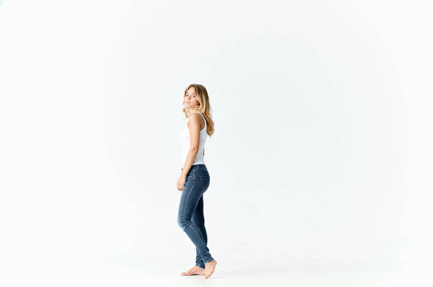 woman in white t-shirt and jeans design isolated background - Foto, Imagen