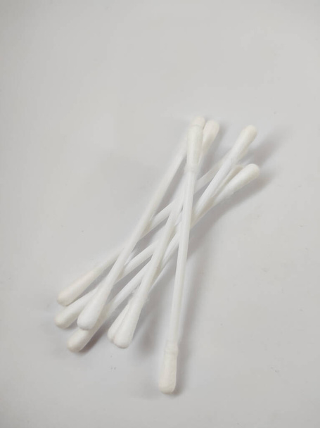 Fotografie ořezávátka s rezavým nožem izolovaným na bílém pozadí - Fotografie, Obrázek