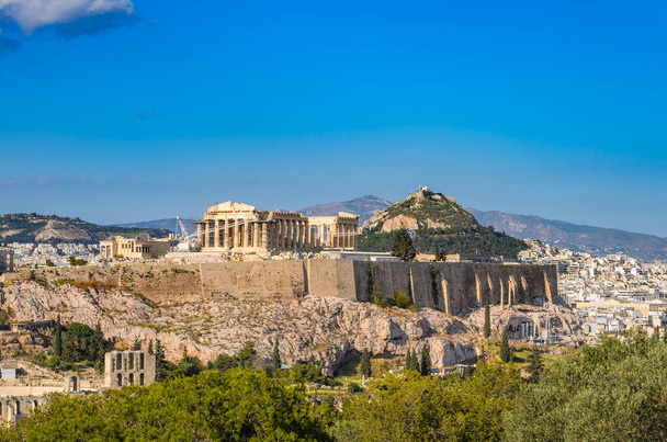 Słynny widok na Akropol Aten, Grecja - Zdjęcie, obraz