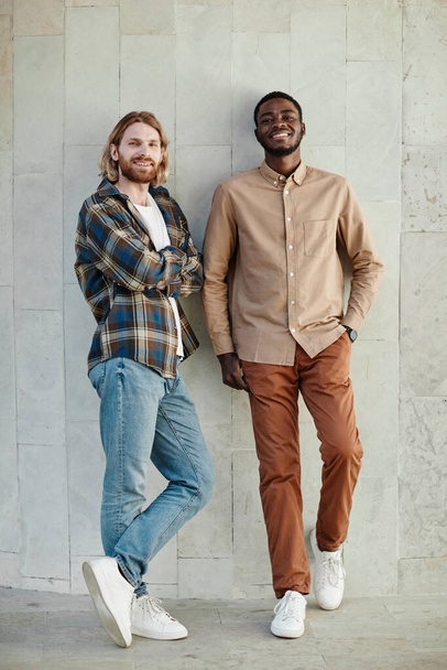 Two Modern Young Men Minimal - Foto, Imagem