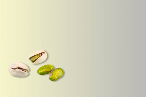 Tasty salt pistachio nuts on the desk - Valokuva, kuva