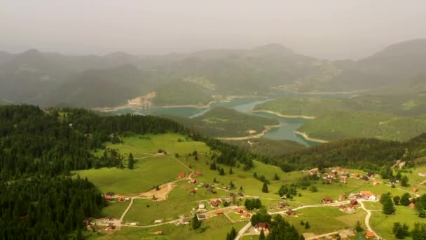 セルビアのタラ山からザオビン湖の空中ビュー - 映像、動画