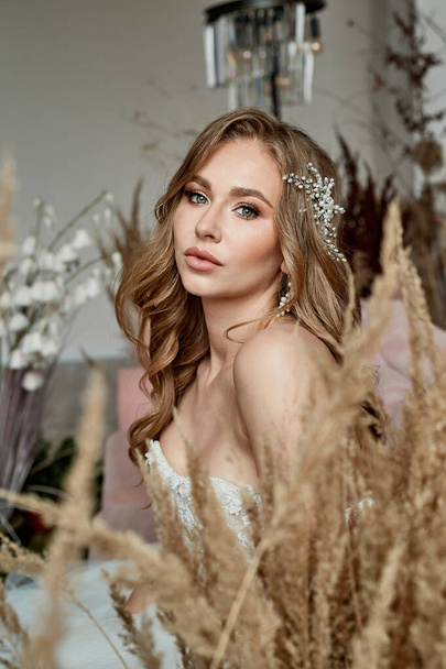 Portrait of the bride, with professional makeup. Framed by cereals and pampas. An important event, a wedding shoot. - Foto, Imagem