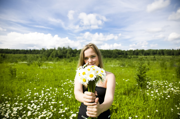 Çiçekli kadın - Fotoğraf, Görsel
