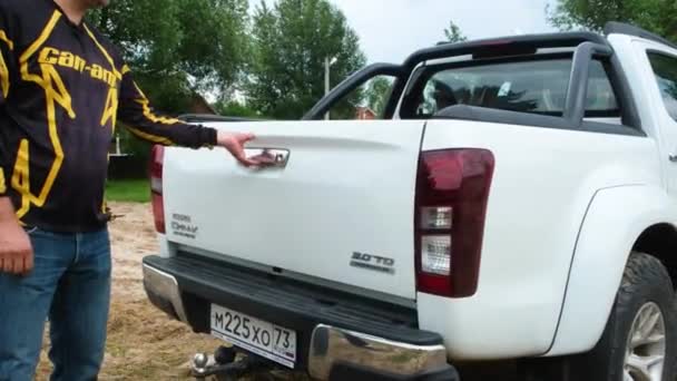 Man open isuzu tailgate pickup trunk door - Footage, Video