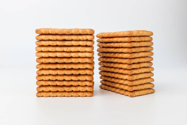 Snacks in square shape. Dessert with butter and coconut flavor. Crispy snack - Foto, afbeelding