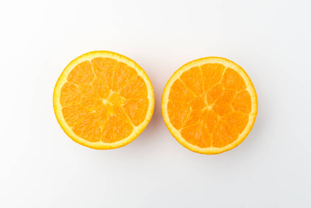 Sweet and sour fruit. Fruit juice. Ripe oranges. Orange fruit - Foto, Imagem
