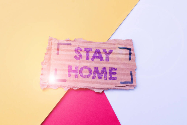 Text zeigt Inspiration Stay Home. Word for not go for a activity and stay inside the house or home Bunte Perspektive Positives Denken Kreative Ideen und Inspirationen - Foto, Bild