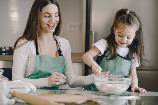 Family cook the dough for cookies - Foto, Imagem