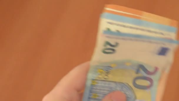 Вентилятор евро, пачка банкнот евро на руках у человека - Кадры, видео