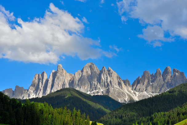 Parque Natural de Odle-Puez Val di Funes Dolomitas en Italia - Foto, Imagen