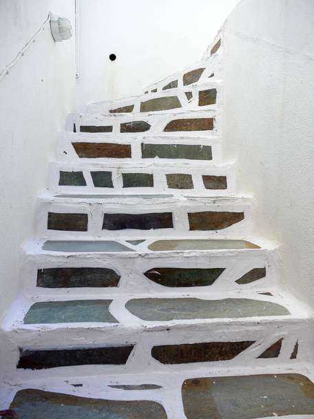 Красочные каменные белые лестницы в Греции острова Санторини - Фото, изображение