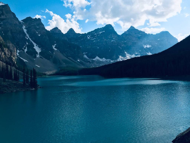 Vista panorâmica do belo Lago Moraine - Foto, Imagem