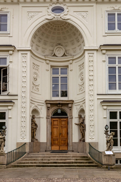 entrada al palacio real - Foto, Imagen