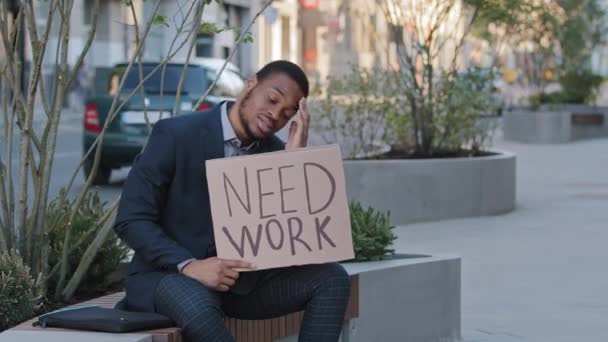 Impatient desperate hopeless young black student holding poster need work. Mixed race businessman entrepreneur bankrupt lost business during coronavirus crisis looking for job office hoping employment - Séquence, vidéo