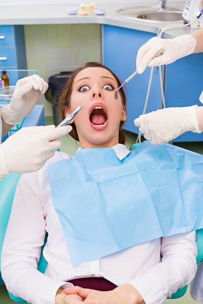 Female patient in dentist office scared, afraid of doctor, proce - Foto, afbeelding
