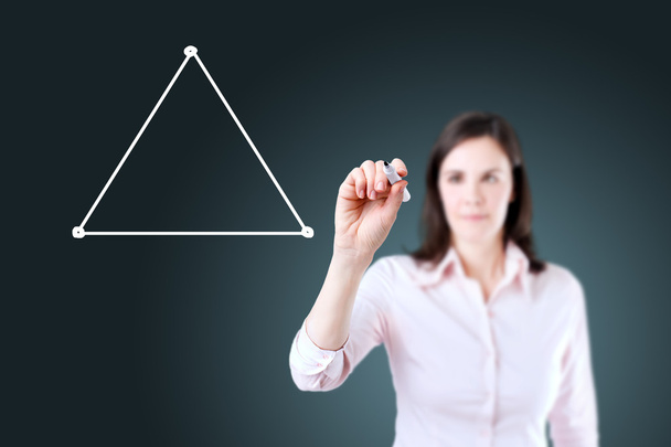 επιχειρηματίας αντλώντας ένα διάγραμμα με την ισορροπία μεταξύ τρεις πλευρές από ένα τρίγωνο. μπλε φόντο. - Φωτογραφία, εικόνα