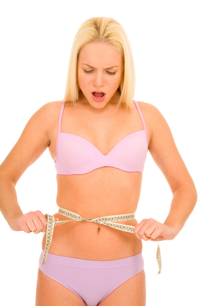 Mujer midiendo la cintura con una cinta
 - Foto, imagen