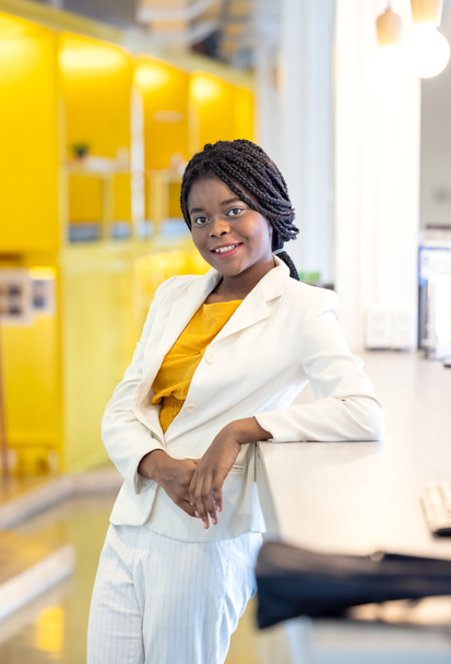 Portrait black woman In Modern Office In coworking Background, Afro woman in yellow sweater - Fotoğraf, Görsel
