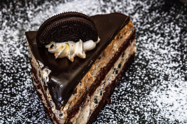 チョコレートムースデザート。チョコレートケーキ - 写真・画像