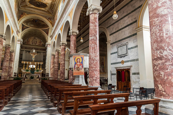 A Santa Maria Assunta katedrális és a San Genesio a fő katolikus istentiszteleti hely San Miniatóban, az anya templom az egyházmegye azonos nevű. - Fotó, kép