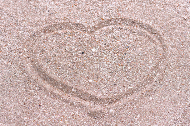 a heart on the sand on the seashore.  - Foto, afbeelding