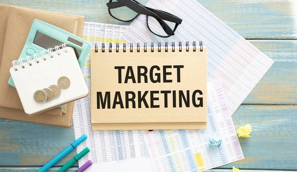 Target marketing. Notes about target marketing, business concept. - Foto, Imagem