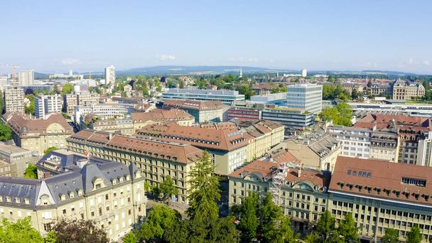 Bern, Zwitserland. Het centrale deel van de stad. Luchtfoto 's. Zomer - Foto, afbeelding