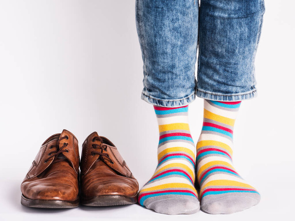 Men's legs, trendy shoes and bright socks. Close-up. Style, beauty and elegance concept - Foto, Imagem
