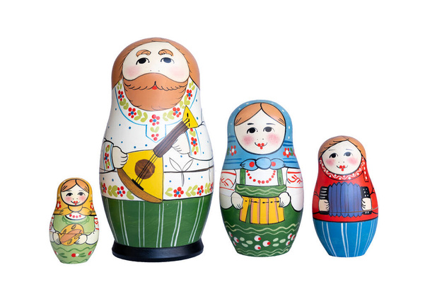 Un juego completo de apilamiento de la familia de muñecas Matryoshka con el padre y la madre y las dos hijas sobre fondo blanco. Muñecas de madera. Rusa Babushka muñeca conjunto. - Foto, imagen