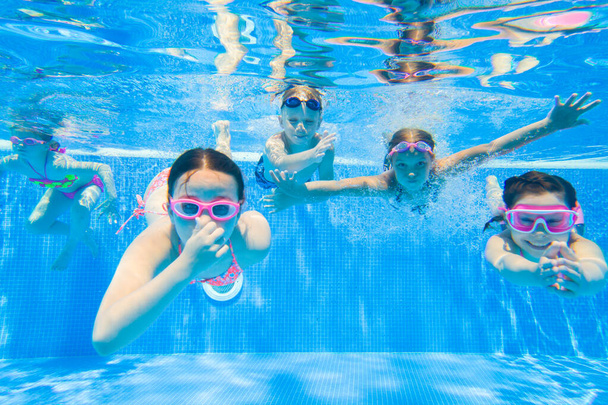 little kids swimming  in pool  underwater. - 写真・画像