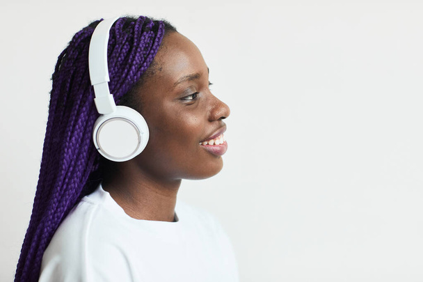 Modern Young Woman Listening to Music - Photo, image