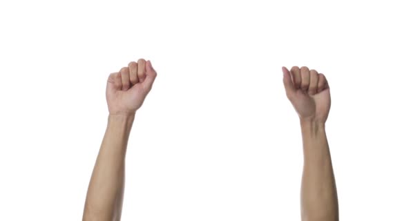 Kädet ihmisiä puristi nyrkit valkoisella taustalla - Materiaali, video