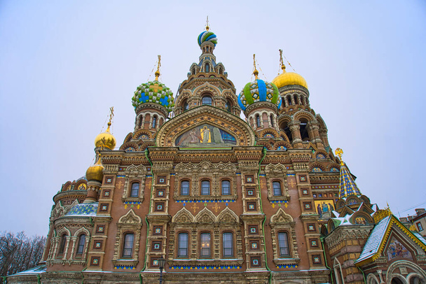 Église du Sauveur sur le sang versé à Saint-Pétersbourg, Russie. L'une des plus belles cathédrales, festives et colorées du style néo-russe. - Photo, image