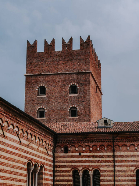 A vertical shot of an old brick tower building against a clear blue sky - Fotografie, Obrázek