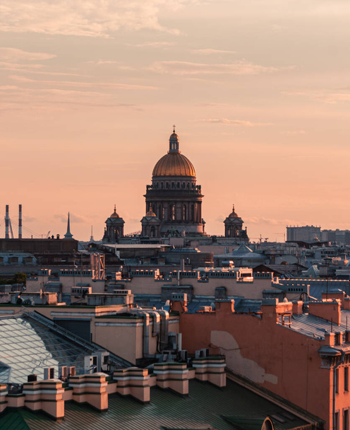 A beautiful view of Saint Isaac's Cathedral, Saint Petersburg, Russia - Fotoğraf, Görsel