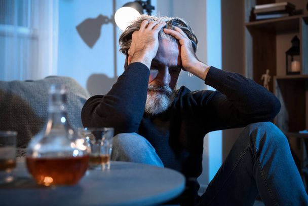 Drunk senior man late in evening at home - Zdjęcie, obraz