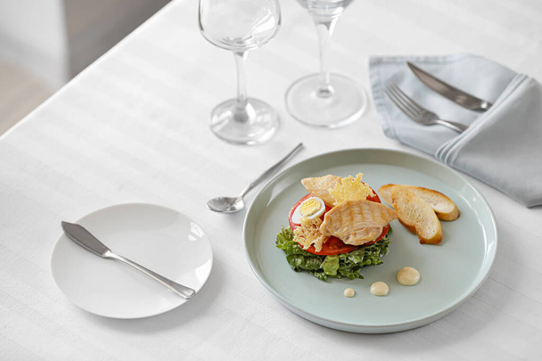Plate with tasty Caesar salad on table in restaurant - Φωτογραφία, εικόνα