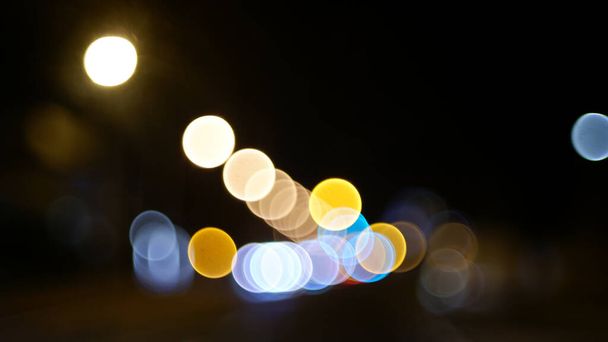 The blurred orange and white bokeh lights in the night street - Foto, imagen